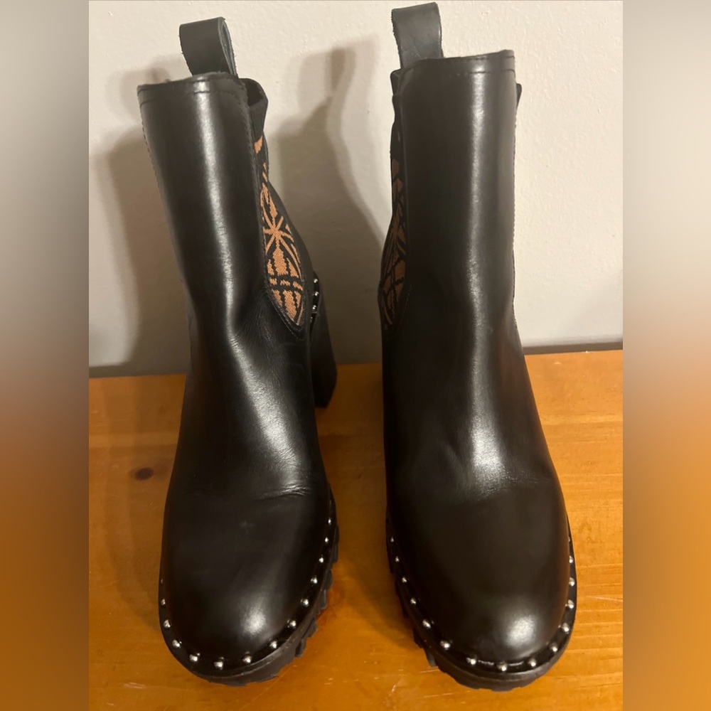 Antonio Melani Chunky Lug Sole Booties 20th Anniversary Collection Mikee Logo6.5